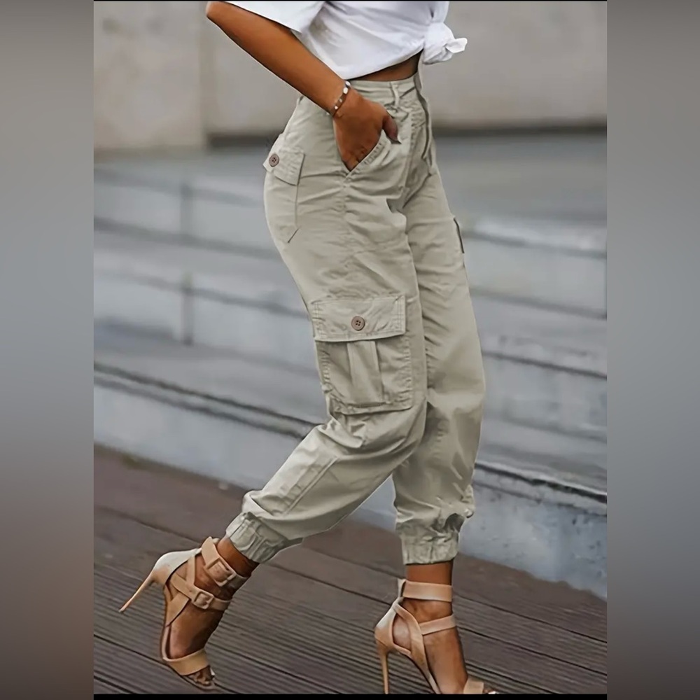 Khaki cargo pants size small